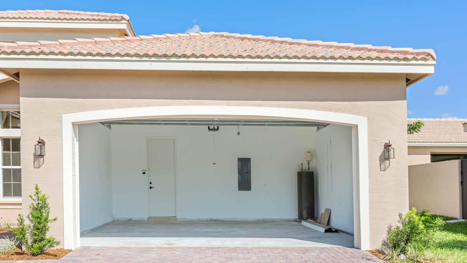 House with empty garage