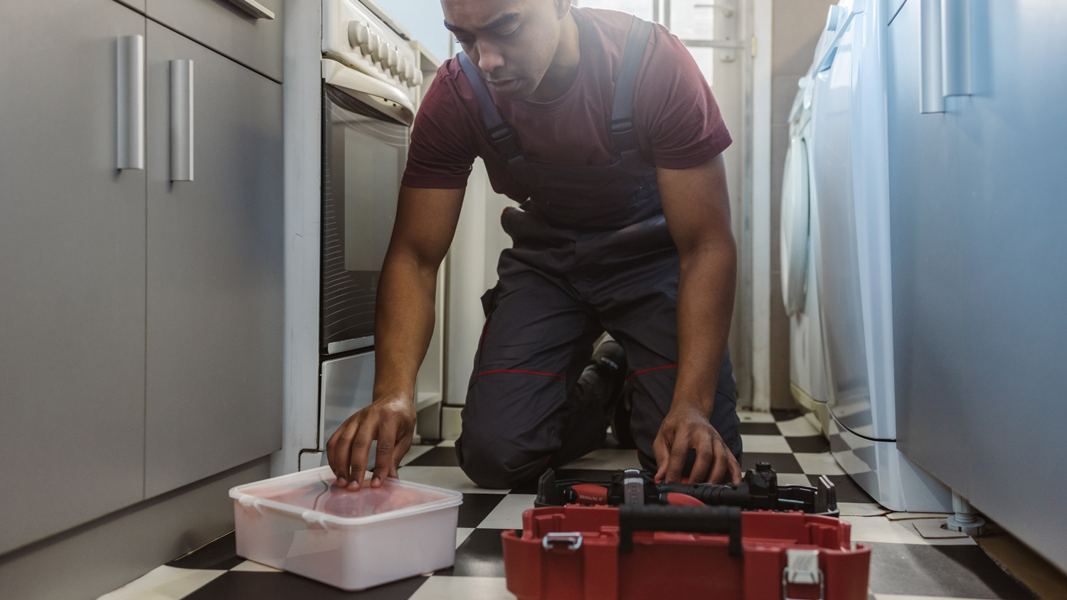 handyman preparing tools at the customer's home