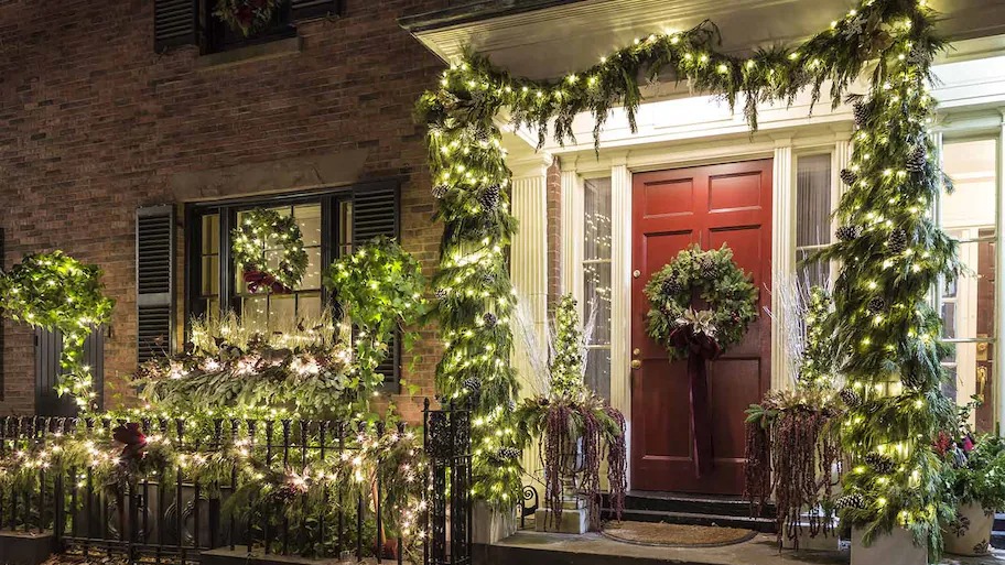 House decorated for Christmas